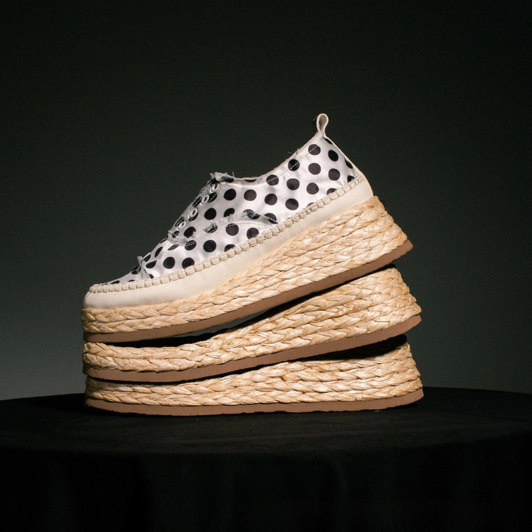 Chaussures plateforme casual femme, style espadrille en toile. Confortables et chics pour l'été.