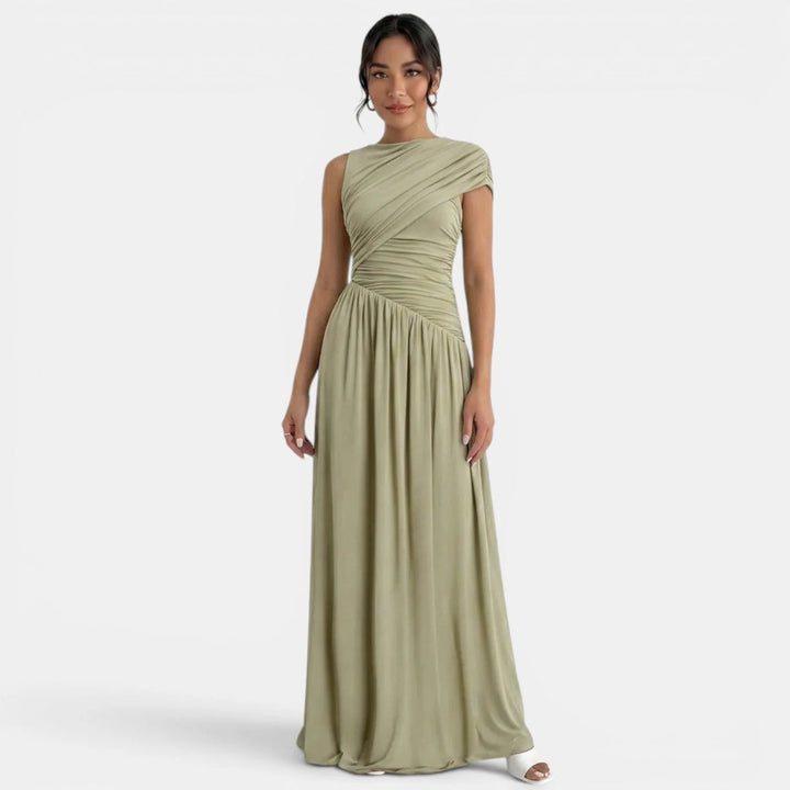 Robe maxi bodycon femme élégante, coupe asymétrique et plissée, parfaite pour une soirée chic.