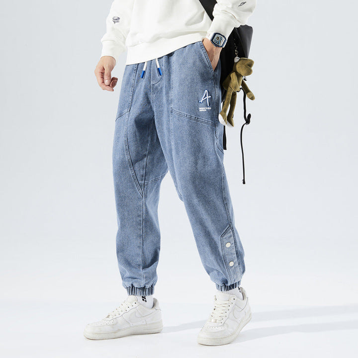Vêtement homme confortable, pantalon ample et décontracté, essentiel pour un bien-être maximal.