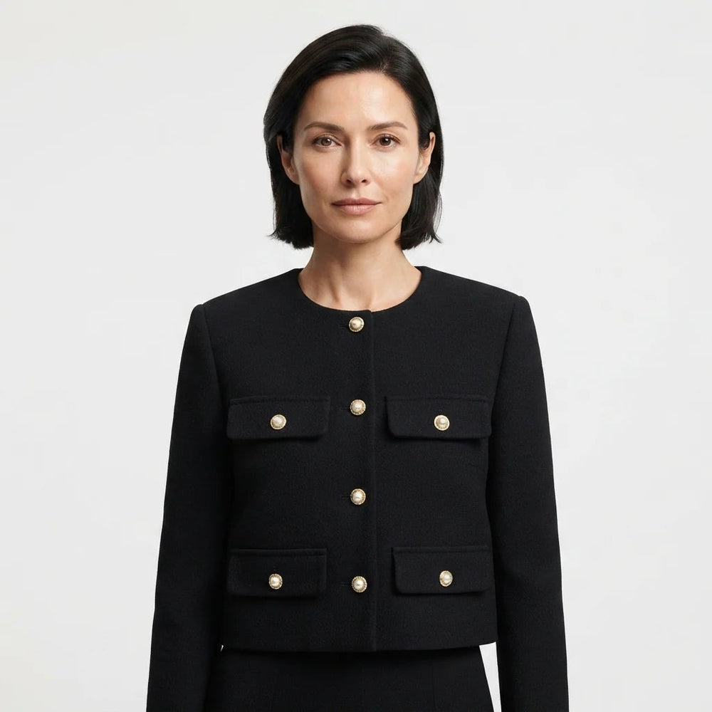 Veste courte structurée femme, élégante et moderne. Parfaite pour une tenue chic de printemps.