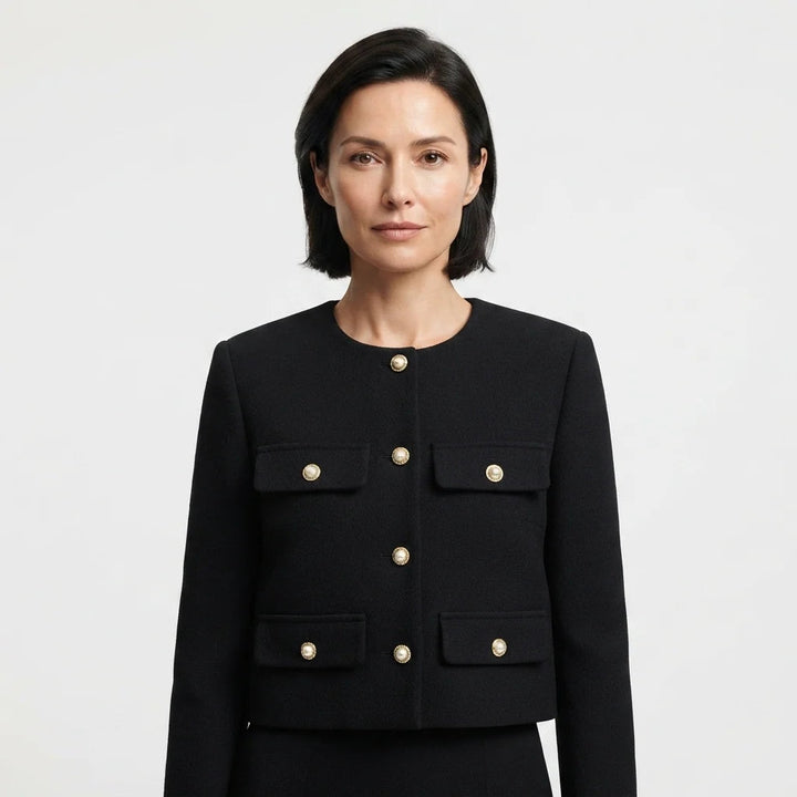 Veste courte structurée femme, élégante et moderne. Parfaite pour une tenue chic de printemps.