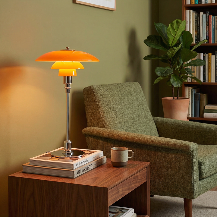 Lampe de table LED danoise. Style moderne et épuré, excellent pour un éclairage d'ambiance design.