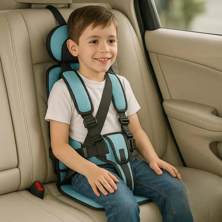 Sécurité auto enfant : Siège d'appoint portable avec harnais pour un voyage sûr.