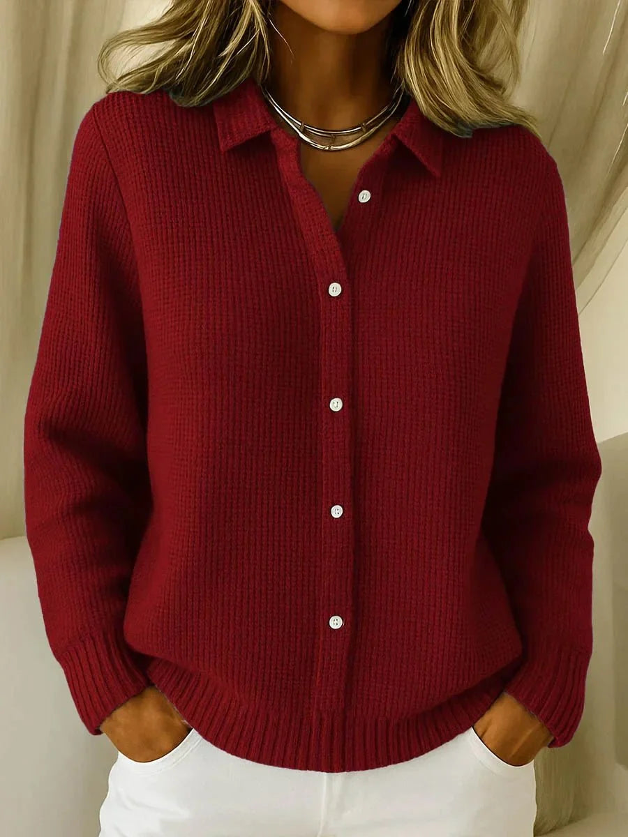 Cardigan femme chic avec col chemise et boutons, idéal pour une superposition élégante. Confortable et mode.
