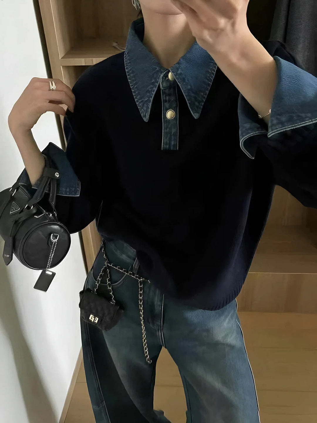 Pull femme à manches longues, effet superposé, col chemise en denim. Tenue décontractée chic pour femme.