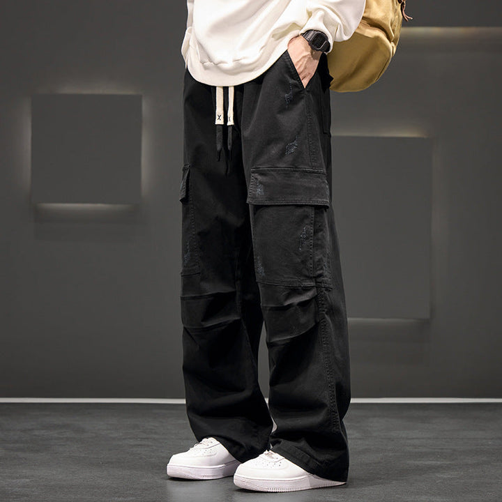 Pantalon cargo homme large, confortable, taille élastique. Style décontracté moderne pour vêtements masculins.