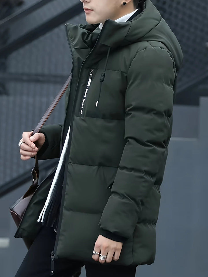 Manteau homme chaud avec capuche, idéal pour rester au chaud et stylé en vêtement extérieur.