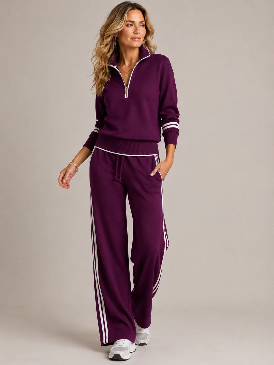 Ensemble femme deux pièces en coton doux, idéal comme loungewear confortable. Haut et pantalon à manches longues.