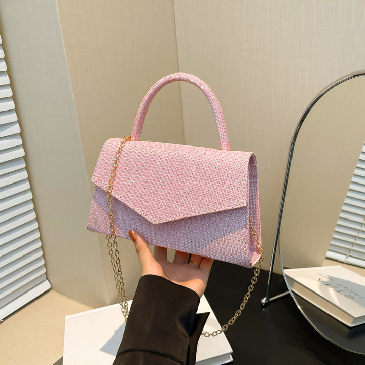 Sac à main doré effet diamant, pochette soirée chic et compacte pour femme élégante. Accessoire mode.