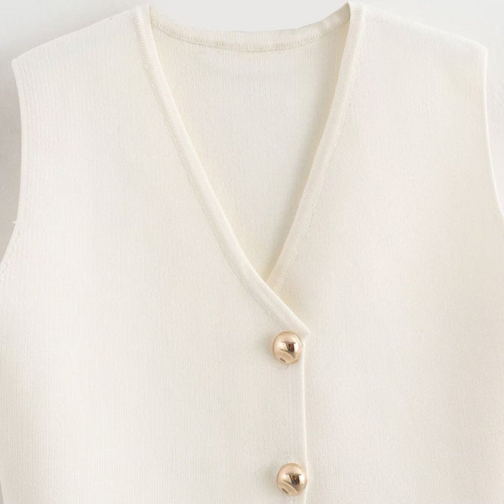 Gilet cardigan femme boutonné élégant, sans manches, parfait pour la superposition chic en automne-hiver.
