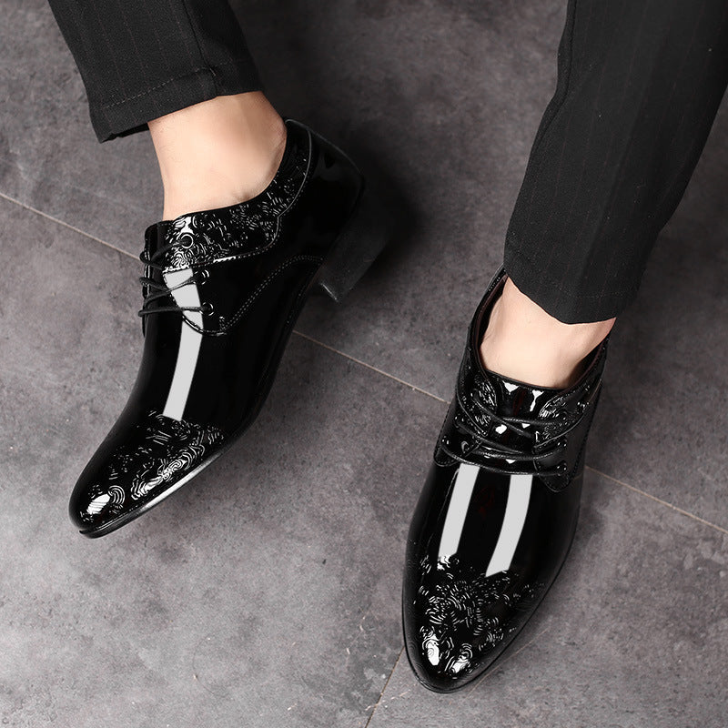 Chaussure homme Derby classique noire, finition brillante. Confortable et élégante pour look formel intemporel.