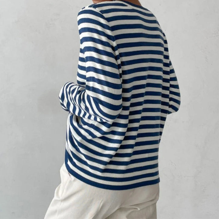 Pull femme confortable rayé, parfait pour l'hiver et l'automne, style chic et décontracté.
