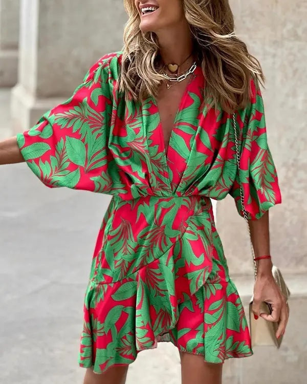 Mini robe femme avec manches bouffantes, décolleté V. Style moderne et élégant, parfait pour soirée ou tenue jour.