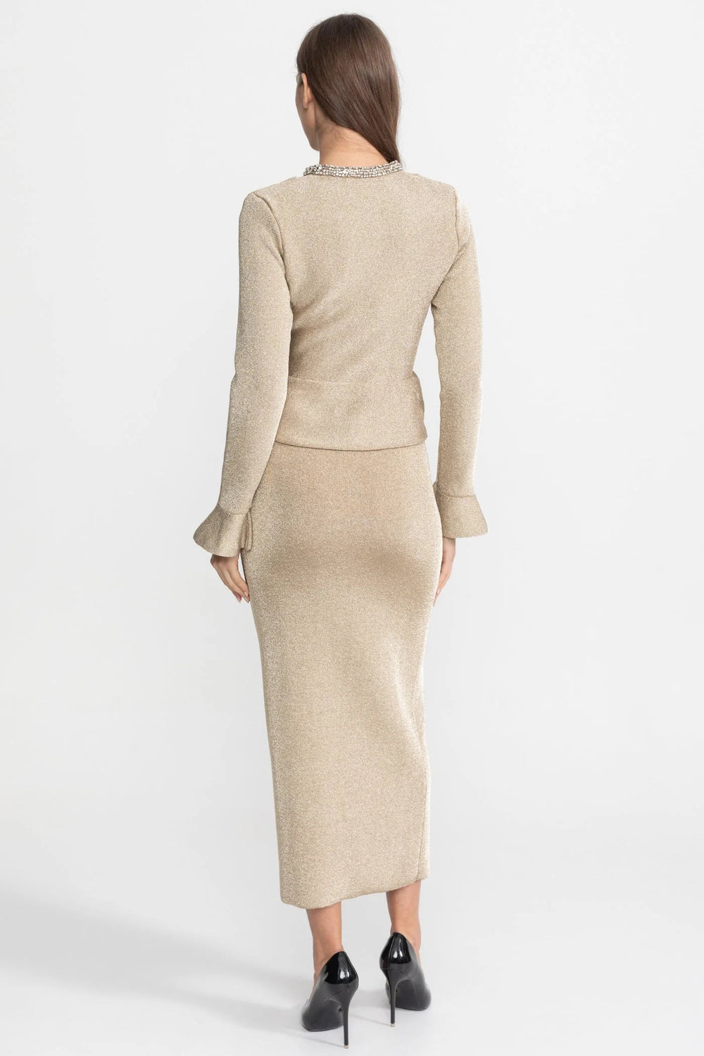 Élégante robe femme taille haute effet faux deux-pièces, manches longues, pour look quotidien moderne.