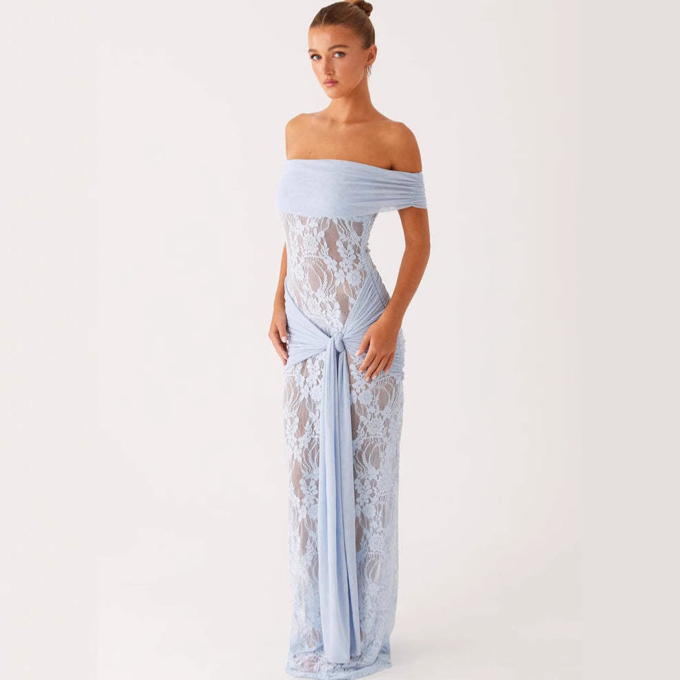 Sublime robe fourreau découpée avec détails transparents et nœud satiné, idéale pour une soirée féminine.
