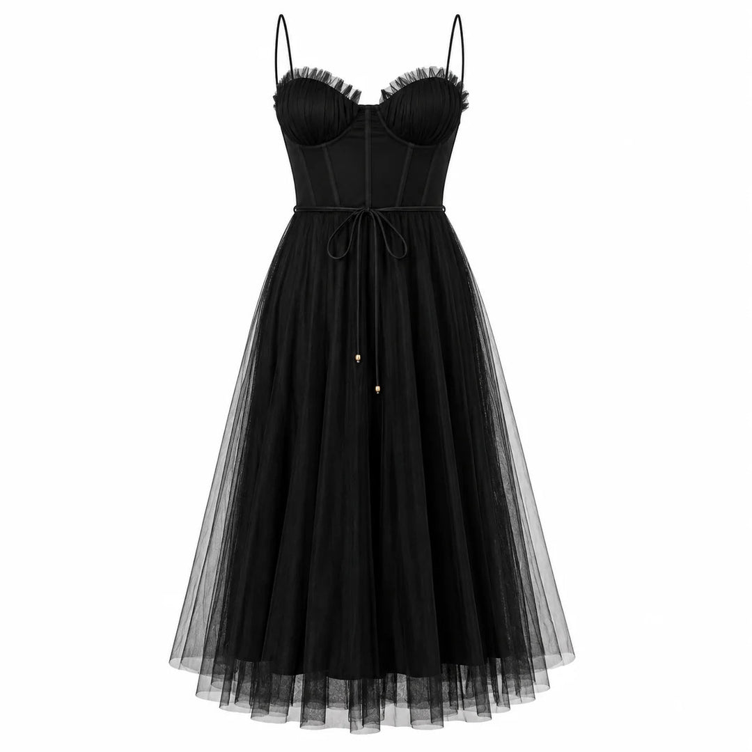 Robe midi noire élégante sans manches pour femme. Style moderne et fluide, idéale cocktail.
