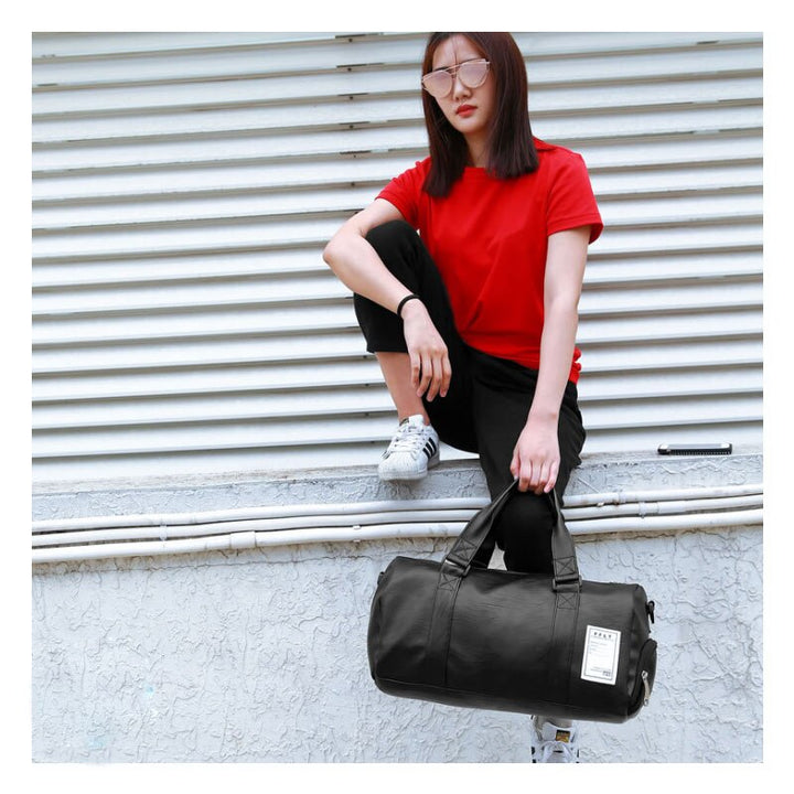 Sac de gym homme élégant et pratique pour entraînement. Accessoire de sport noir résistant, parfait pour le fitness.
