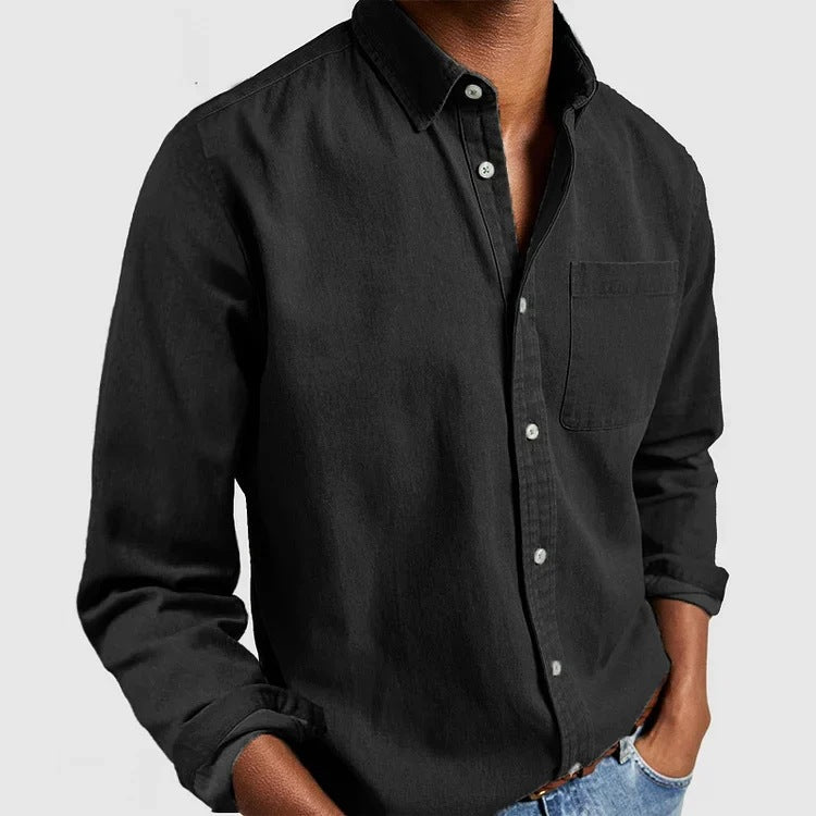 Chemise homme ajustée en tissu doux, manches longues, coupe moderne. Idéale pour le bureau ou casual chic.