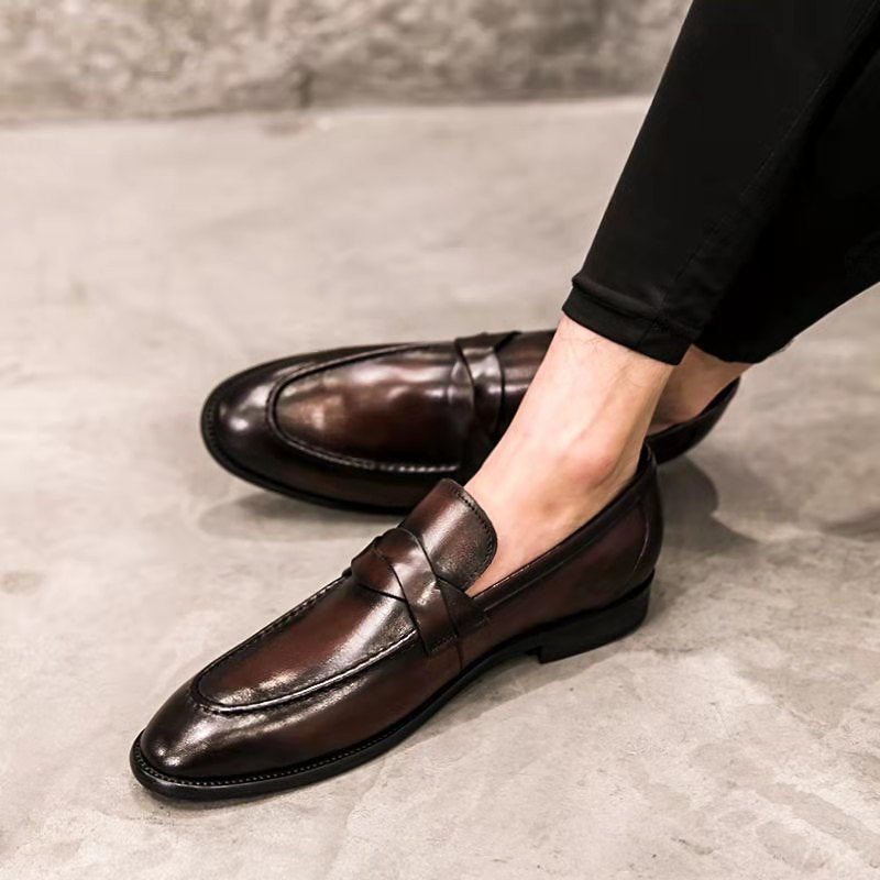 Chaussures mocassins confortables pour homme, design slip-on, idéales pour un usage quotidien et polyvalent.