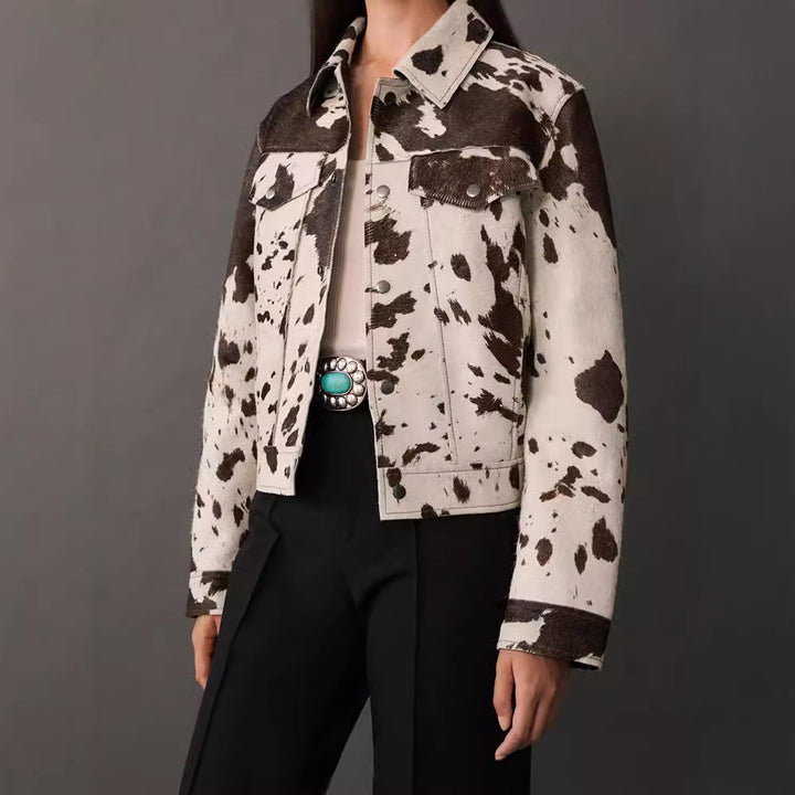 Veste femme à coupe cropped, motif irrégulier abstrait. Pour un style urbain et tendance.