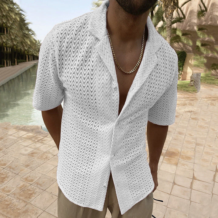 Polo ajouré homme respirant, couleur unie, coupe élégante pour un look décontracté chic estival.