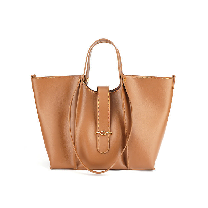 Grand sac cabas femme en cuir véritable noir, avec anses robustes, parfait pour transporter vos essentiels avec style.