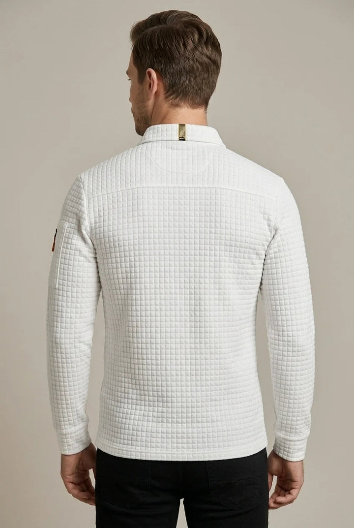 Polo homme chic et contemporain, motif damier. Manches longues pour un style moderne et confortable.