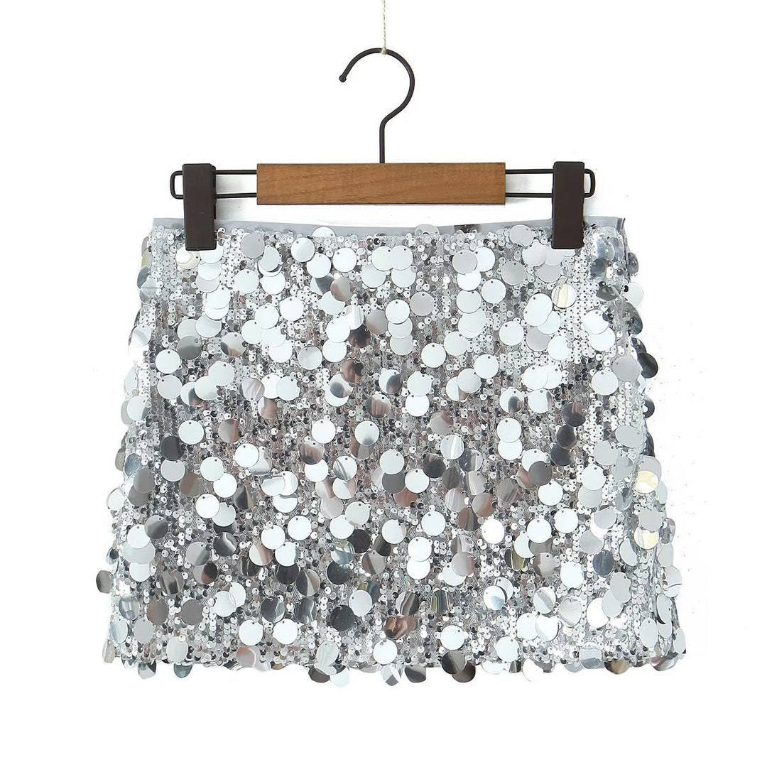 Mini jupe femme scintillante à paillettes, offrant un style élégant et tendance pour vos événements.