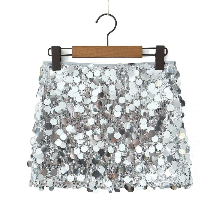 Mini jupe femme scintillante à paillettes, offrant un style élégant et tendance pour vos événements.