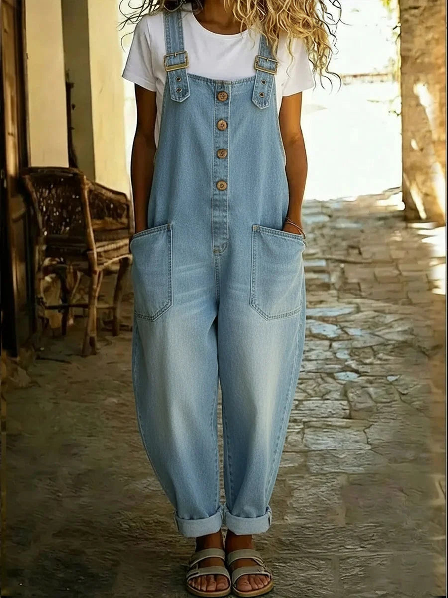 Jumpsuit femme en denim vintage, confortable et polyvalente pour une tenue chic et décontractée.