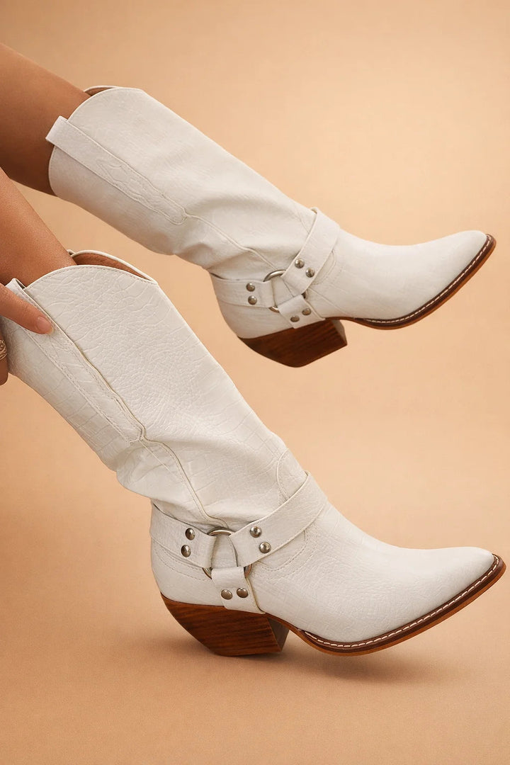 Paire de bottes western femme noires, style moderne et authentique, confortables pour la saison froide.