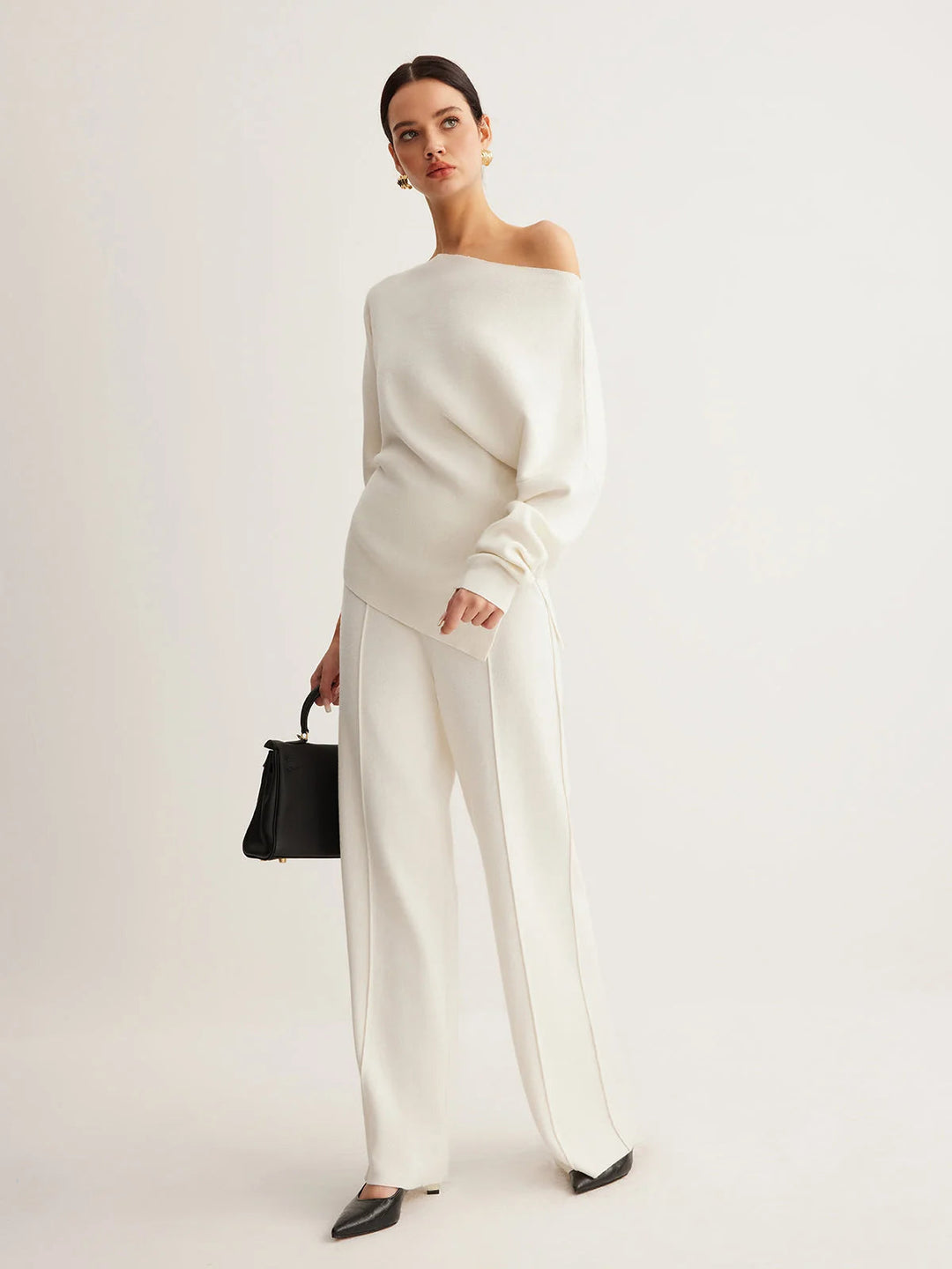 Pull femme élégant à épaules dénudées, coupe slim, parfait pour l'hiver.