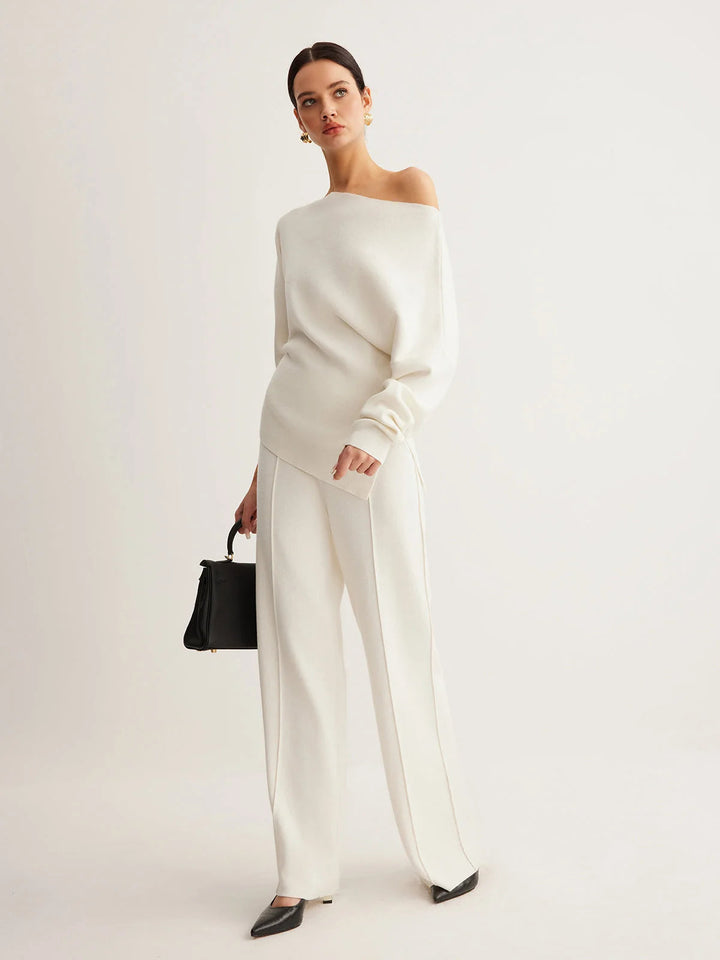 Pull femme élégant à épaules dénudées, coupe slim, parfait pour l'hiver.