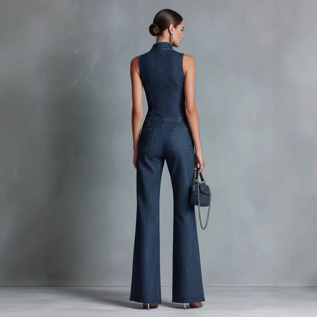 Combinaison femme marine chic, sans manches, col montant, zip frontal. Idéale pour un look élégant et ajusté.