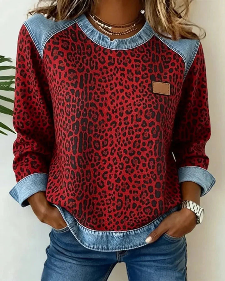 Vue d'ensemble du sweatshirt femme élégant, col rond, patchwork et motif floral embossé.