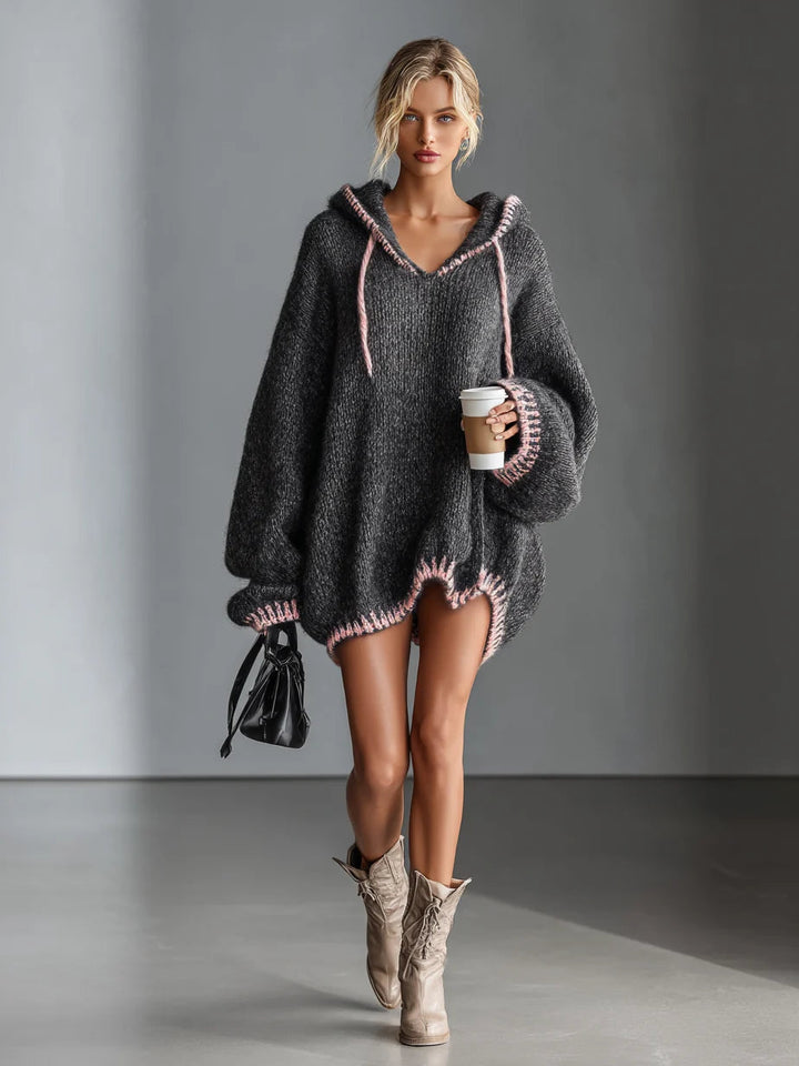 Chandail pull à capuche femme coupe slim, finition contrastée. Confortable et élégant pour la mode automne-hiver.