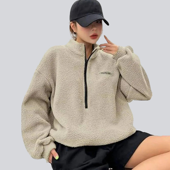 Sweatshirt femme décontracté style sportswear, ample et chaud avec cordon, parfait pour le confort urbain hivernal.