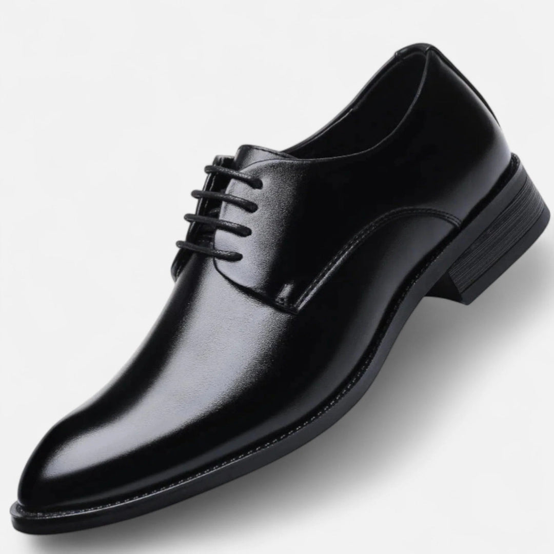 Élégantes chaussures Derby à lacets pour hommes, en cuir marron, adaptées au bureau et événements.