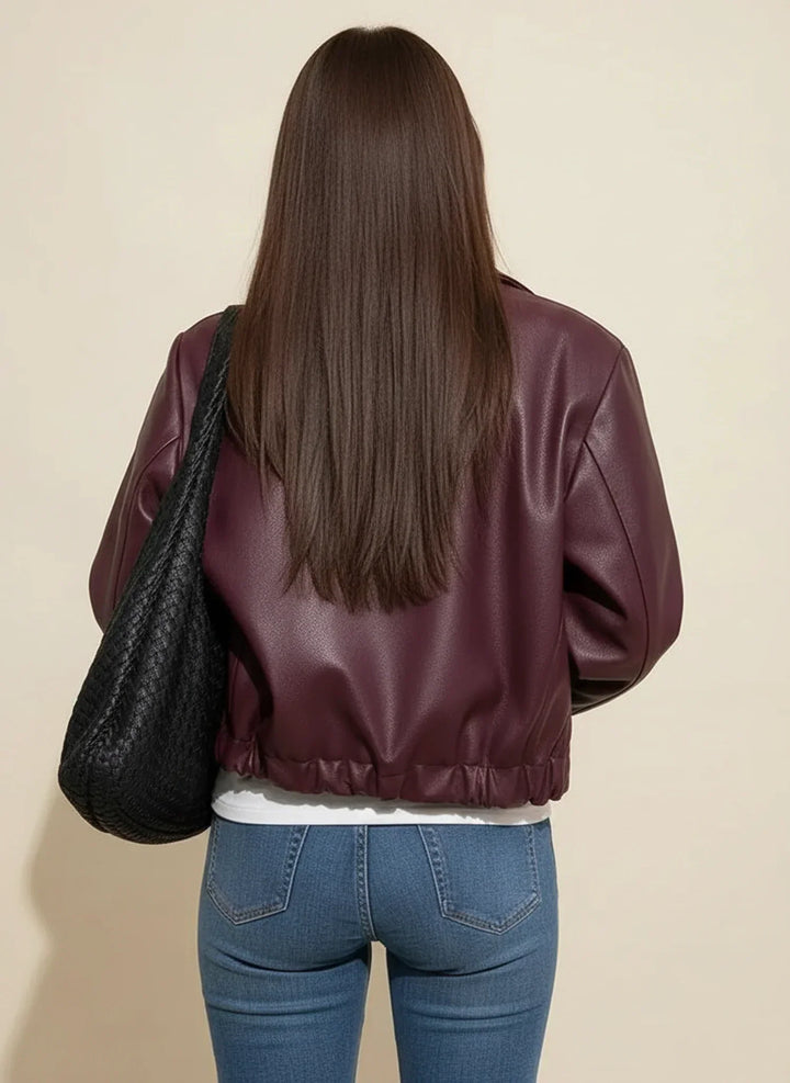 Veste femme automne-printemps, unie et minimaliste. Parfaite pour un style décontracté chic.