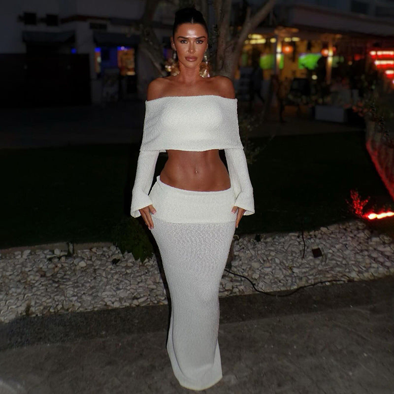 Haut structuré blanc et jupe élégante taille haute pour femme. Tailleur moderne et sophistiqué.