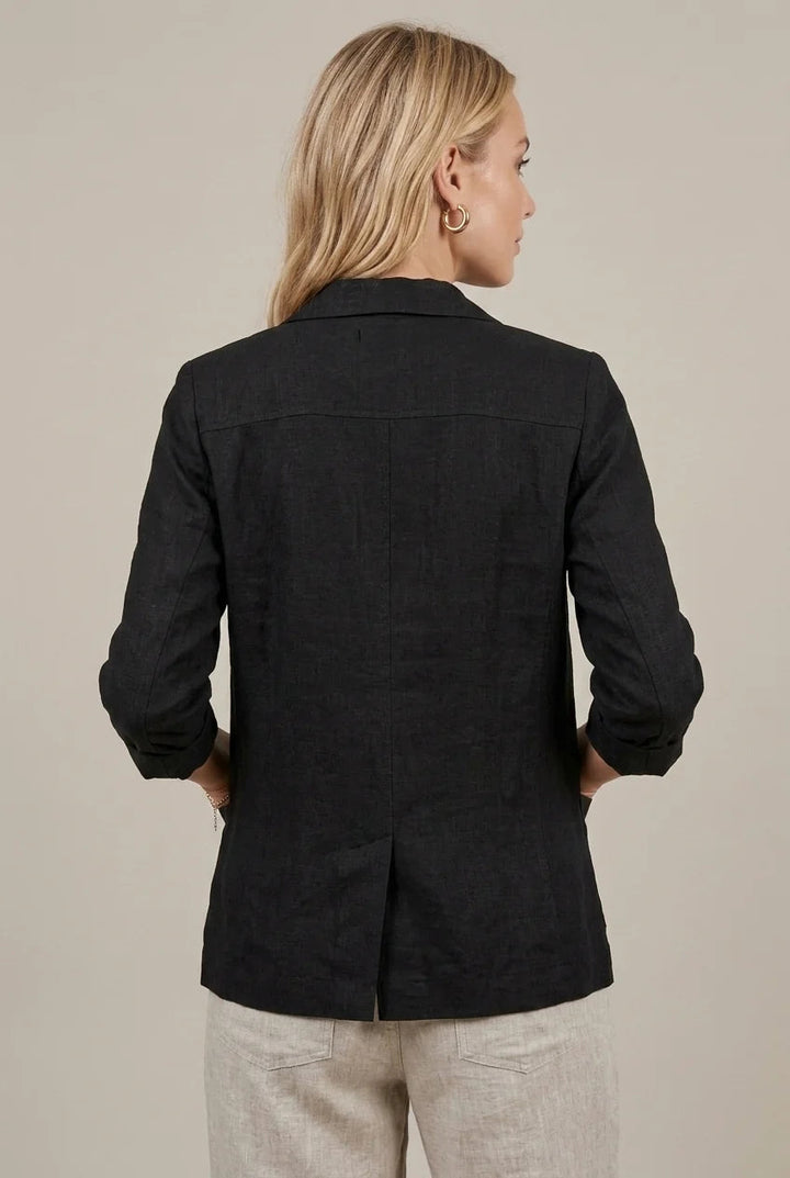 Blazer femme élégant à coupe ample, manches mi-longues. Veste décontractée chic pour mode féminine.