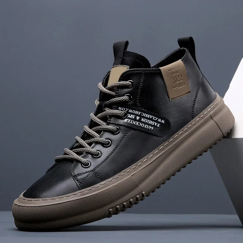 Baskets homme mi-montantes noires, style urbain chic. Confort quotidien pour un look élégant et décontracté.