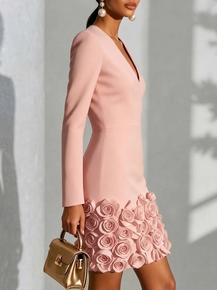 Robe de bureau fourreau femme chic, motif fleurs 3D délicat. Tenue professionnelle élégante et moderne.