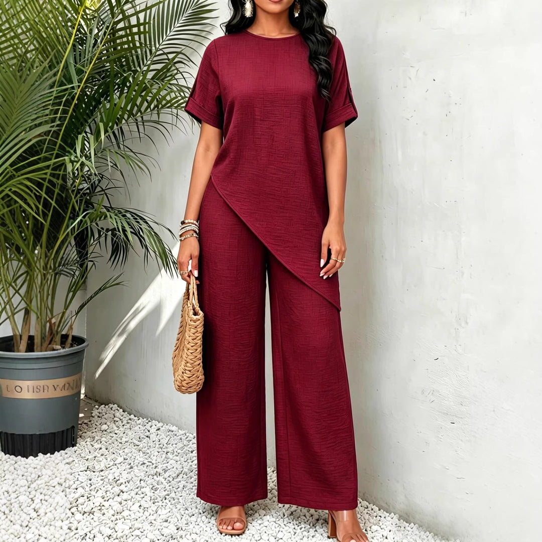 Découvrez l'ensemble femme deux pièces parfait: top mi-long et pantalon large pour une tenue confortable et stylée.