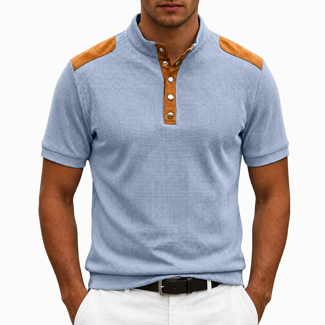 T-shirt homme élégant à col montant boutonné. Design moderne avec panneaux contrastants, parfait pour printemps-été casual chic.