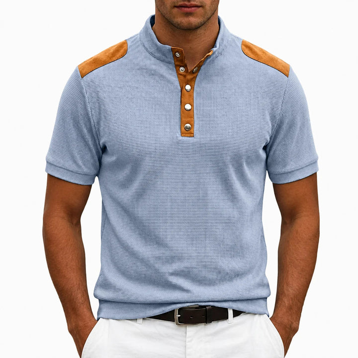 T-shirt homme élégant à col montant boutonné. Design moderne avec panneaux contrastants, parfait pour printemps-été casual chic.