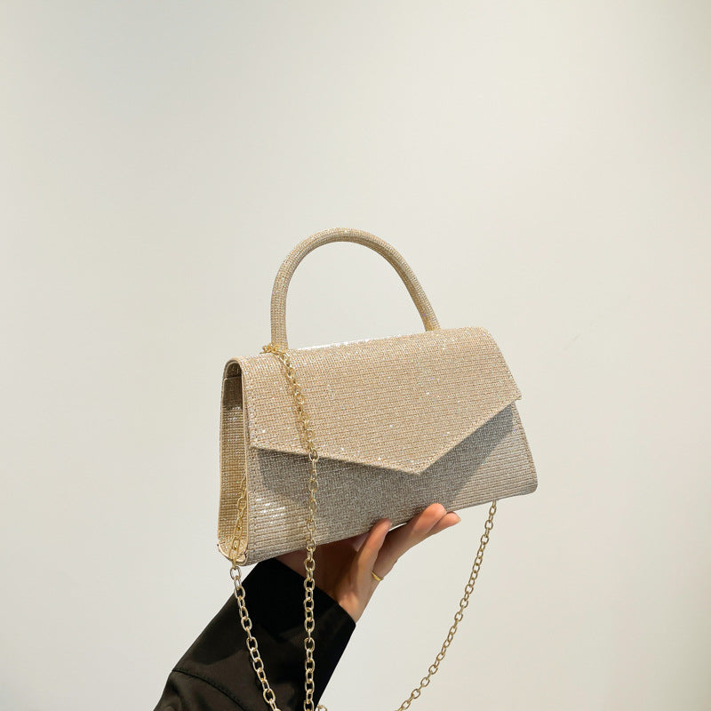 Sac à main de luxe compact argenté pour femme, petit carré effet diamant. Idéal pour soirée glamour.