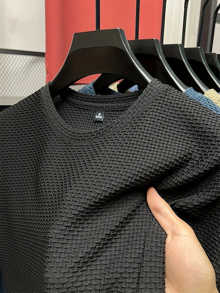 Élégante chemise homme moderne à manches courtes coupe slim, style pull respirant pour un look chic.