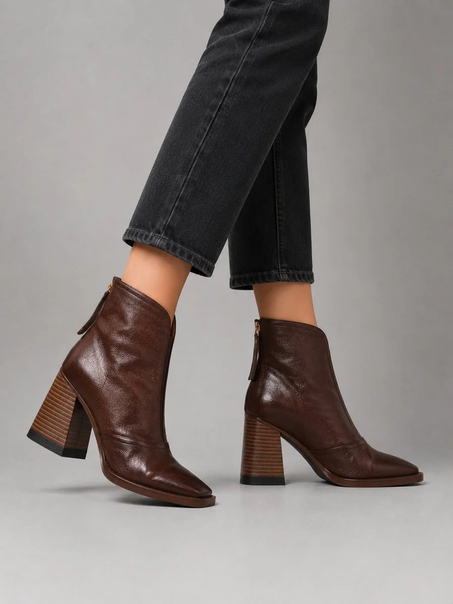 Bottines femme noires, design bout carré distinctif et talon bloc élégant pour l'automne-hiver.