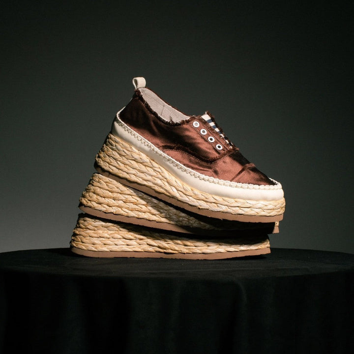 Baskets femme légères à enfiler, semelle plateforme effet espadrille. Parfaites pour le confort quotidien.